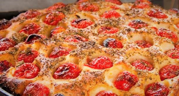 LA FECAZZE BARESE, LA FOCACCIA  BARESE