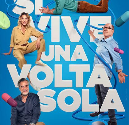 Torna 𝐂𝐀𝐑𝐋𝐎 𝐕𝐄𝐑𝐃𝐎𝐍𝐄 con “𝐒𝐢 𝐯𝐢𝐯𝐞 𝐮𝐧𝐚 𝐯𝐨𝐥𝐭𝐚 𝐬𝐨𝐥𝐚 ”