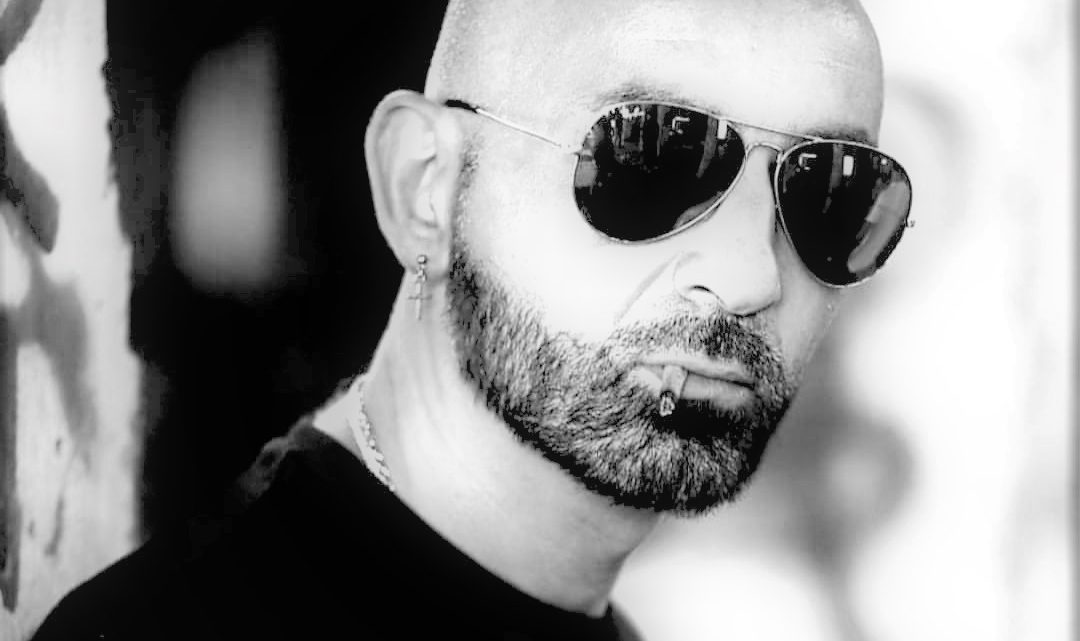 Quando Napoli si vuole cambiare con la Musica.. Semplicemente una voce napoletana..