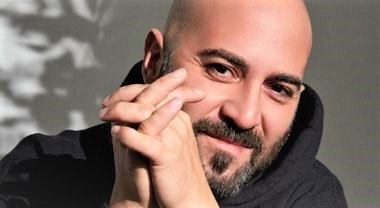 𝐆𝐢𝐮𝐥𝐢𝐚𝐧𝐨 𝐒𝐚𝐧𝐠𝐢𝐨𝐫𝐠𝐢 𝐬𝐜𝐫𝐢𝐯𝐞 𝐚 𝐬𝐮𝐚 𝐟𝐢𝐠𝐥𝐢𝐚 𝐒𝐭𝐞𝐥𝐥𝐚, 𝐧𝐞𝐥 𝐠𝐢𝐨𝐫𝐧𝐨 𝐝𝐞𝐥 𝐬𝐮𝐨 𝐬𝐞𝐜𝐨𝐧𝐝𝐨 𝐜𝐨𝐦𝐩𝐥𝐞𝐚𝐧𝐧𝐨.