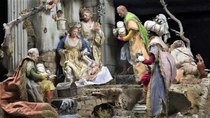 𝗔 𝗣𝗶𝗮𝘇𝘇𝗮 𝗱𝗶 𝗦𝗽𝗮𝗴𝗻𝗮 𝗶𝗹 𝗰𝘂𝗼𝗿𝗲 𝗱𝗶 𝗡𝗮𝗽𝗼𝗹𝗶