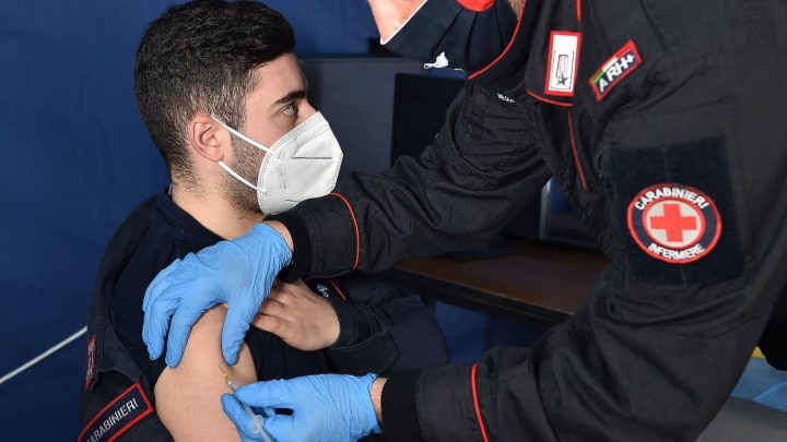 Covid, positivi nella caserma dei carabinieri di Macerata Campania