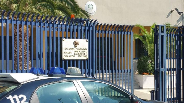 AVELLINO – DISTURBA LA MESSA, POI INVEISCE CONTRO I CARABINIERI INTERVENUTI: ARRESTATO.