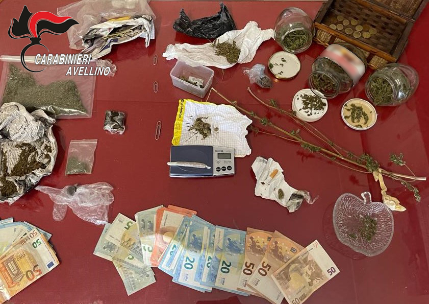 SERINO (AV) – CONTROLLI DEI CARABINIERI CON UNITÀ CINOFILE. LA DROGA NON SFUGGE AL FIUTO DI “OLLI” E “GERO”: ARRESTATI UN 19ENNE E UN 50ENNE PER SPACCIO