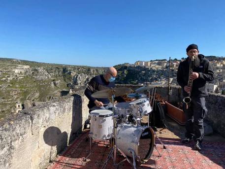 Dai Sassi di Matera il video con il duo Ettore Fioravanti-Marco Colonna