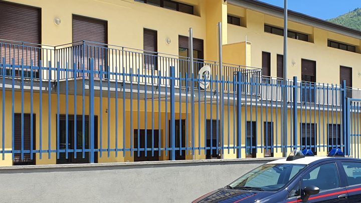 NON PRESENTE IN CASA, ARRESTATO