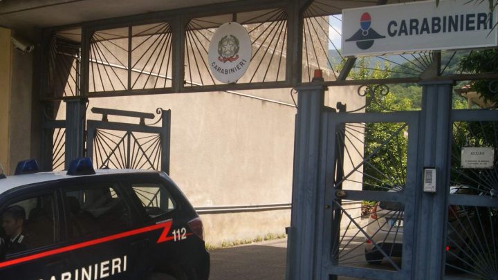 SIMULA INCIDENTE STRADALE: 50ENNE DENUNCIATA DAI CARABINIERI DI QUINDICI. 