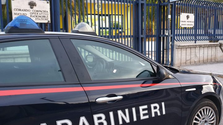 AVELLINO – CONTRASTO AI FURTI. SORPRESI IN ATTEGGIAMENTO SOSPETTO NEI PRESSI DELL’UFFICIO POSTALE: TRE SENZA FISSA DIMORA BLOCCATI DAI CARABINIERI E ALLONTANATI CON FOGLIO DI VIA OBBLIGATORIO.