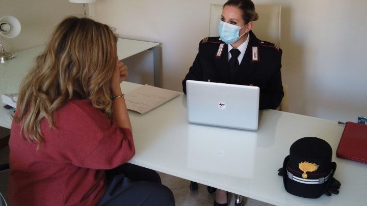AVELLINO – LITIGA CON LA EX E SI SCAGLIA CONTRO I CARABINIERI INTERVENUTI: “MA CHE VOLETE? QUESTA È LA MIA DONNA”. 45ENNE ARRESTATO PER RESISTENZA E LESIONI PERSONALI.