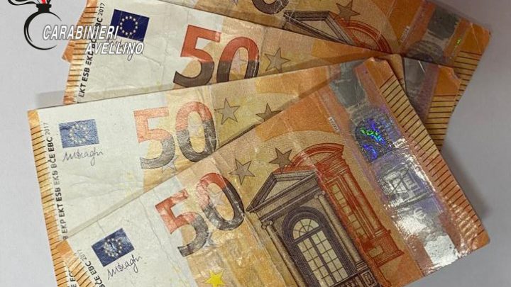 GIRAVANO CON BANCONOTE FALSE E SENZA PATENTE: DENUNCIATE DUE PERSONE