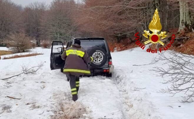 Altopiano del Laceno: quattro ragazzi  bloccati nella neve salvati dai caschi rossi
