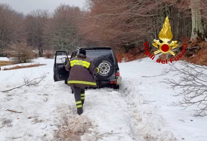 Altopiano del Laceno: quattro ragazzi  bloccati nella neve salvati dai caschi rossi