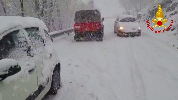 NEVE SU TUTTA LA PROVINCIA, UNA TRENTINA GLI INTERVENTI DEI VIGILI DEL FUOCO.FOTO/VIDEO