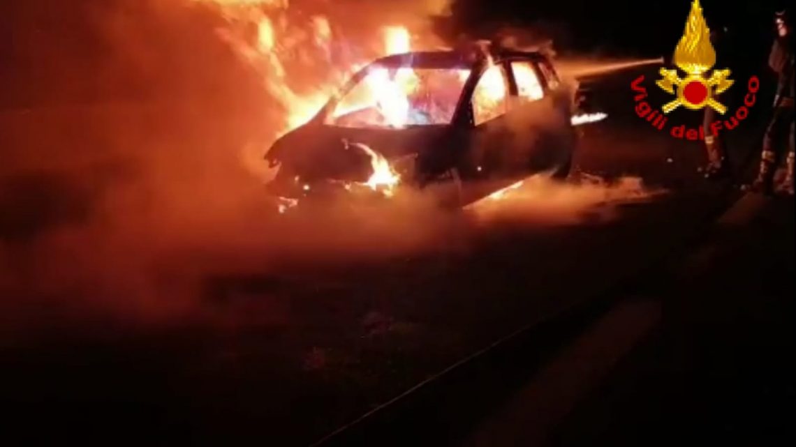 Auto in fiamme sull’autostrada A16 Napoli – Canosa