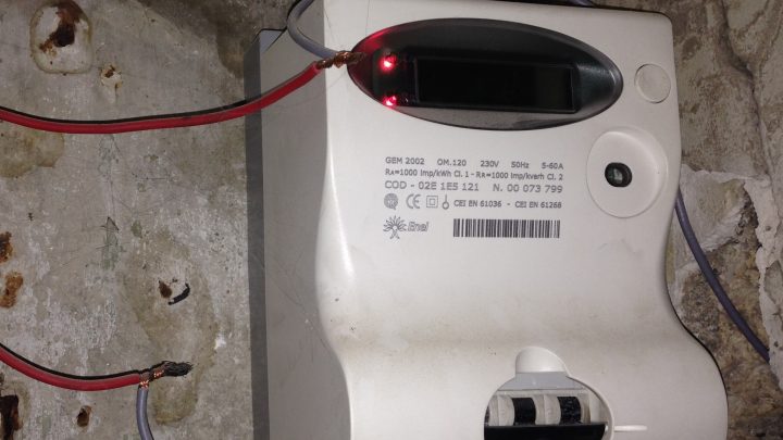 RUBAVA ENERGIA ELETTRICA, DENUNCIATO 60ENNE