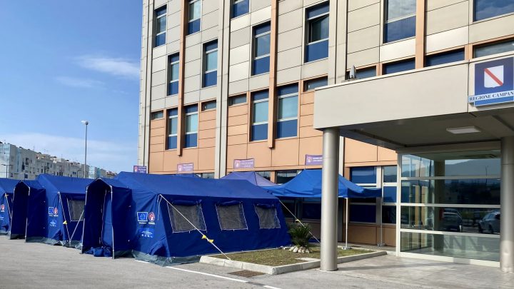 NAPOLI, L’HUB VACCINALE ALL’OSPEDALE DEL MARE
