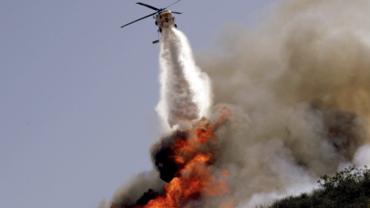Incendio a Lettere, Protezione Civile Regione Campania al lavoro – Intervengono elicotteri