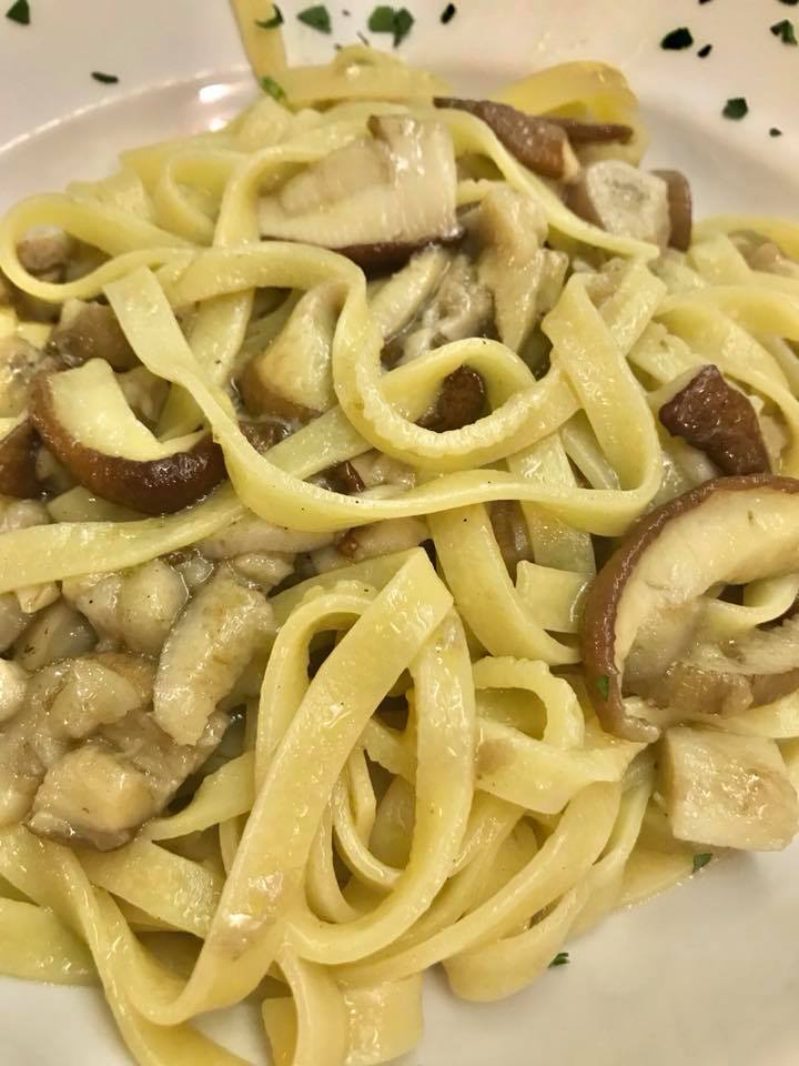 La ricetta delle tagliatelle ai funghi porcini Punta L'Obbiettivo