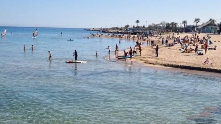 Il mare in autunno: a Bari il bagno a mare il 1 novembre