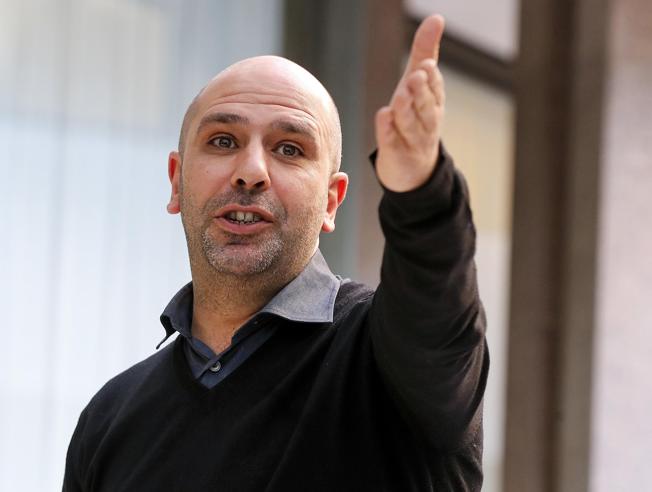 Checco Zalone torna in teatro: ecco il suo “Amore + iva”