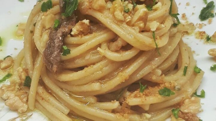 Spaghetti alici e noci