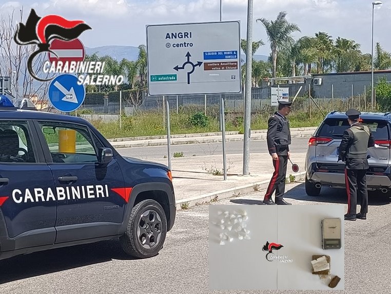 ANGRI (SA) – CONTROLLI ANTIDROGA, UN ARRESTO E UNA DENUNCIA IN STATO DI LIBERTA’ ANGRI (SA) – CONTROLLI ANTIDROGA, UN ARRESTO E UNA DENUNCIA IN STATO DI LIBERTA’