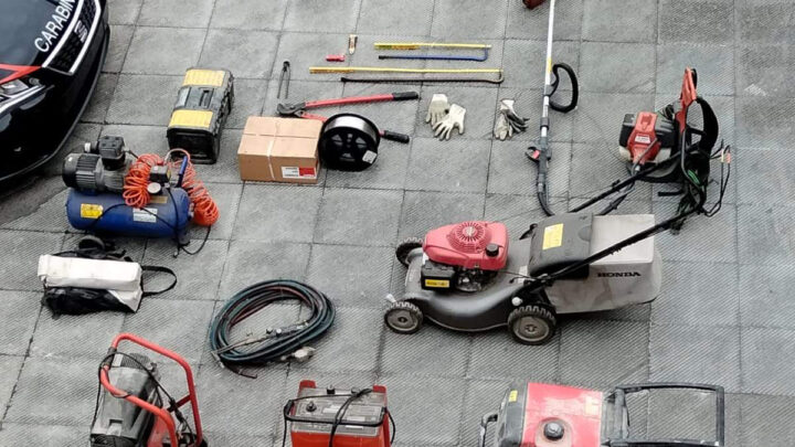 In giro ad Atripalda con un furgone con all’interno grimaldelli e attrezzatura da scasso, denunciati due stranieri