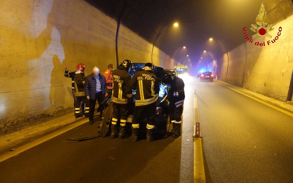 SOLOFRA – Incidente in galleria, 4 persone rimaste ferite SOLOFRA – Incidente in galleria, 4 persone rimaste ferite