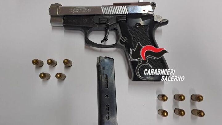 PAGANI(SA) – NASCONDE NEL CASSETTO DI UN COMODINO UNA PISTOLA SCACCIACANI MODIFICATA, ARRESTATO DAI CARABINIERI UN 71ENNE DELL’AGRO NOCERINO SARNESE