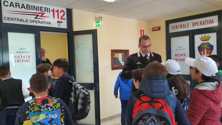 AVELLINO – CULTURA DELLA LEGALITÀ. GLI ALUNNI DEL CONVITTO NAZIONALE “P. COLLETTA” IN VISITA AL COMANDO PROVINCIALE CARABINIERI