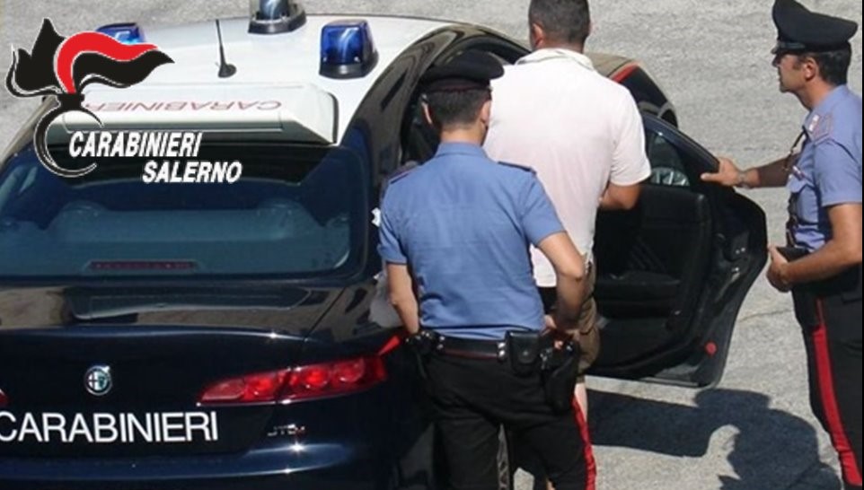 A 33 ANNI CHIEDE I SOLDI AI GENITORI, LI PICCHIA – IL PADRE DICE DI “NO”: ARRESTATO