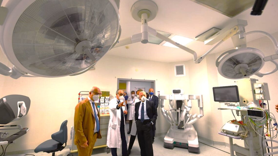 Il bilancio delle chirurgie dopo un anno dall’attivazione del robot da Vinci: numero degli interventi in crescita ed esiti ottimali Il bilancio delle chirurgie dopo un anno dall’attivazione del robot da Vinci: numero degli interventi in crescita ed esiti ottimali