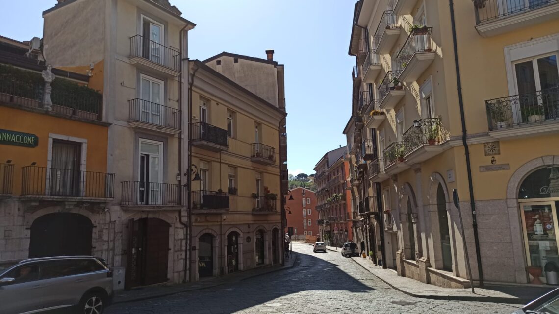AVELLINO – E’ RIPERTITA LA PEDONALIZZAZIONE NEL CENTRO STORICO