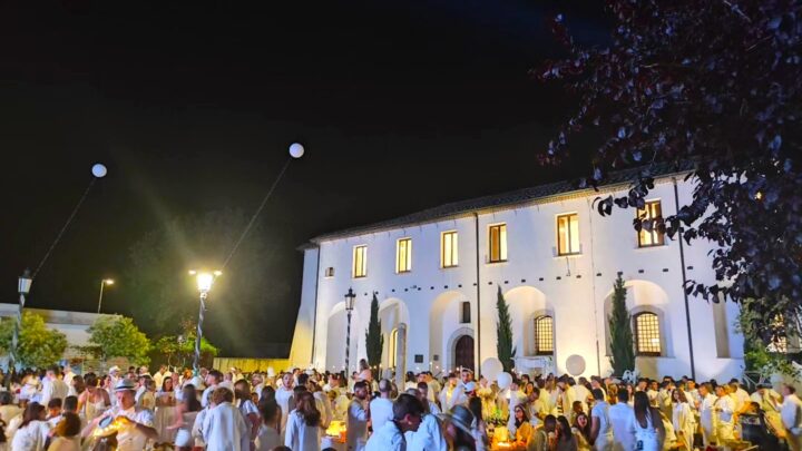 La settima edizione di cena in bianco anima il cuore della città di Montoro