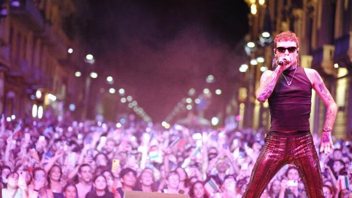 Comincia alla grande l’Avellino Summer Festival con Rosa Chemical: “Una delle più belle date che ho fatto. Abbiamo spaccato tutto” / FOTO