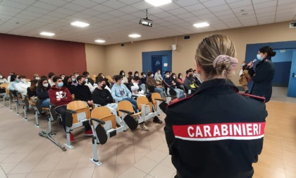 PONTECAGNANO FAIANO (SA): VIOLENZA DI GENERE, INSIEME ALLE SCUOLE L’ARMA DEI CARABINIERI SEMPRE IMPEGNATA NELLA PREVENZIONE