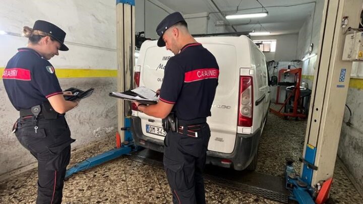 Operai al lavoro, ma l’officina era completamente abusiva