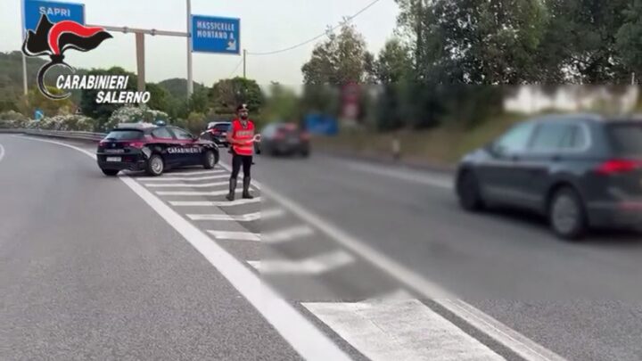CILENTO: CARABINIERI – NEL FINE SETTIMANA INTENSIFICATI I CONTROLLI SUL LITORALE CILENTANO – NUMEROSE SANZIONI PER VIOLAZIONI AL C.D.S., GUIDA IN STATO DI UBRIACHEZZA, USO DEL TELEFONINO ALLA GUIDA, MANCATO UTILIZZO DELLE CINTURE DI SICUREZZA E CONSUMO DI STUPEFACENTI