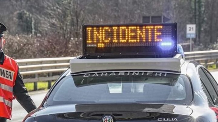 Manocalzati (AV) – TIR in fiamme sulla SS7Bis: principio d’incendio domato dai Carabinieri in transito