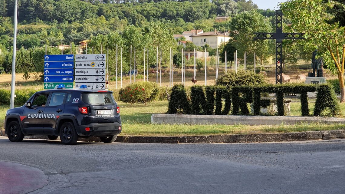 Andretta (AV) – Venditore ambulante ruba la catenina d’oro ad un’anziana cliente: identificato e denunciato dai carabinieri Andretta (AV) – Venditore ambulante ruba la catenina d’oro ad un’anziana cliente: identificato e denunciato dai carabinieri