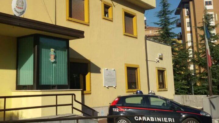 Atripalda (AV) – Rifiuta di farsi identificare e si scaglia contro un Carabiniere: denunciato