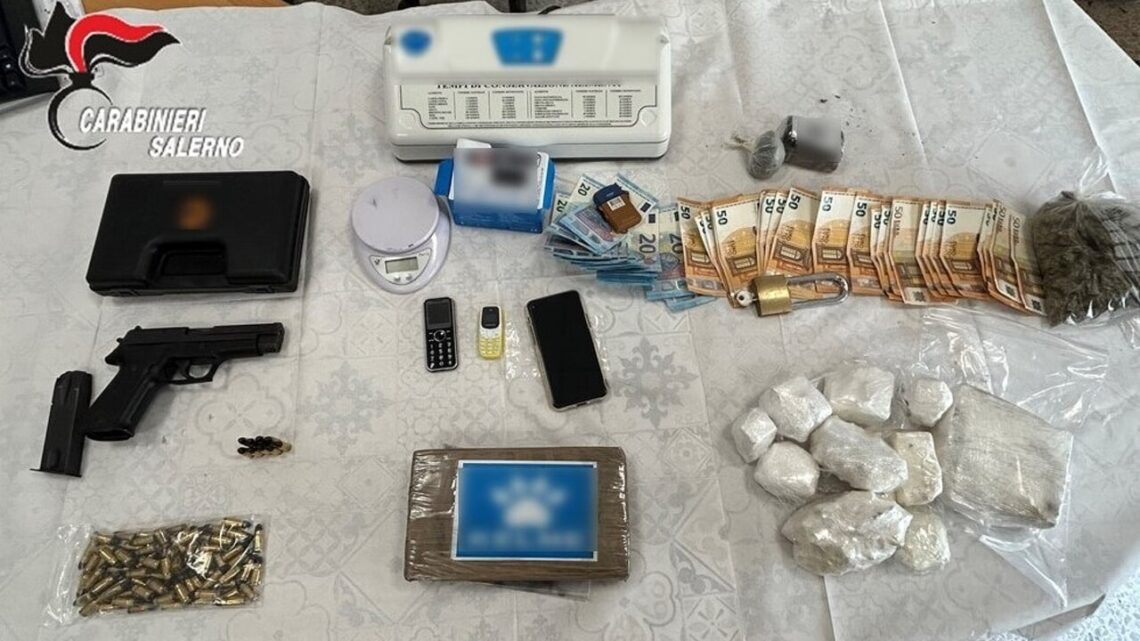 Nocera Inferiore, arrestato in flagranza di reato 42enne del luogo. L’uomo è accussato di detenzione ai fini di spaccio di sostanza stupefacente e illecita detenzione di arma da sparo Nocera Inferiore, arrestato in flagranza di reato 42enne del luogo. L’uomo è accussato di detenzione ai fini di spaccio di sostanza stupefacente e illecita detenzione di arma da sparo