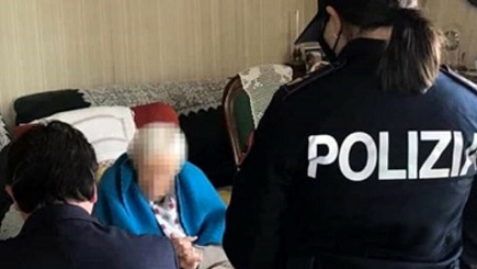 Truffa in danno di una persona anziana: arrestati dalla Mobile due giovani colti in flagranza di reato