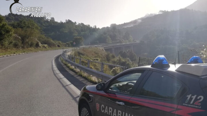Montemarano (AV) – Minaccia di lanciarsi dal cavalcavia dell’Ofantina: 36enne salvato in extremis dai Carabinieri