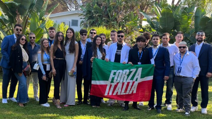 I giovani sarnesi di Forza Italia protagonisti alla convention nazionale del partito a Paestum
