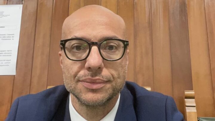 Decadenza del sindaco di Sarno, la maggioranza diserta la prima convocazione del consiglio comunale. L’ira di Mancuso e Crescenzo (Forza Italia): “Un gioco al massacro che paga l’intera comunità”