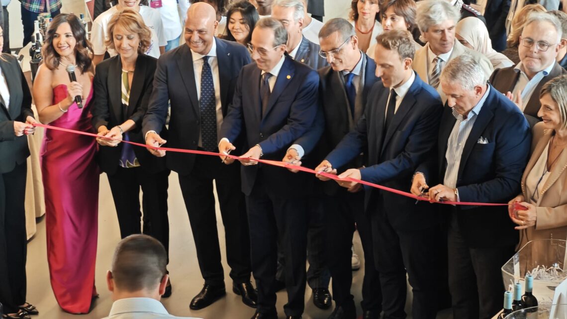TAGLIO DEL NASTRO A PIÙ MANI PER IN VINO CIVITAS