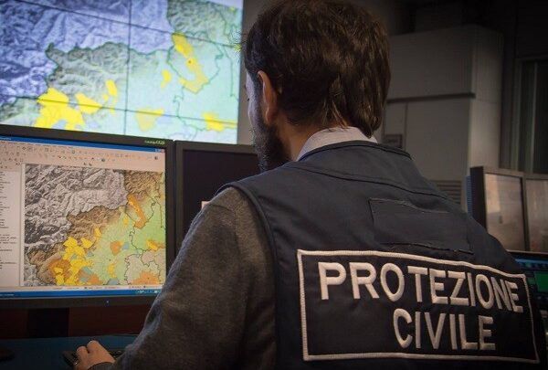 Io Non Rischio, domani e dopodomani torna la campagna della Protezione Civile – In 97 piazze della Campania i gazebo informativi – Domenica a Pozzuoli anche il Capo della Protezione civile regionale per parlare di Campi Flegrei