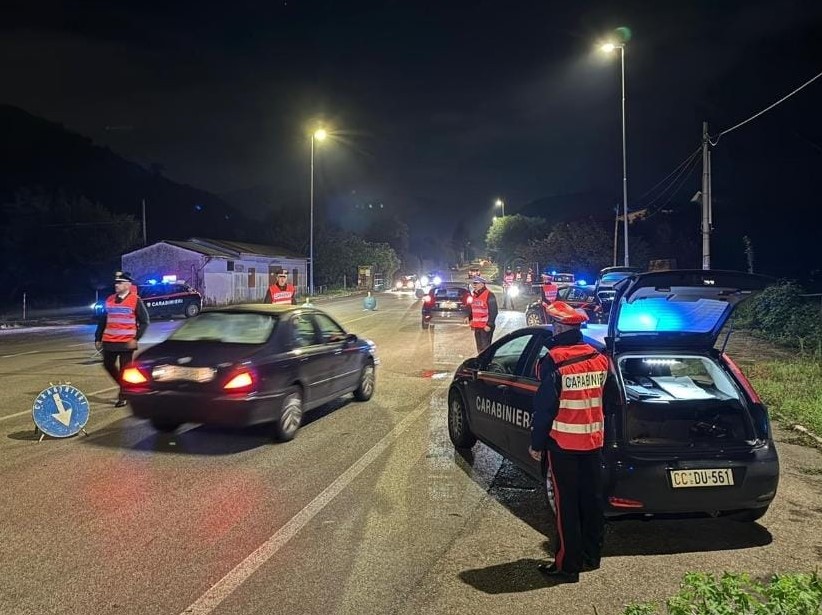 SERVIZI STRAORDINARI PER IL CONTROLLO DEL TERRITORIO DA PARTE DEICARABINIERI DEL COMANDO PROVINCIALE DI AVELLINO: DUE ARRESTI, UNA DENUNCIA E TRE FOGLI DI VIA SERVIZI STRAORDINARI PER IL CONTROLLO DEL TERRITORIO DA PARTE DEICARABINIERI DEL COMANDO PROVINCIALE DI AVELLINO: DUE ARRESTI, UNA DENUNCIA E TRE FOGLI DI VIA