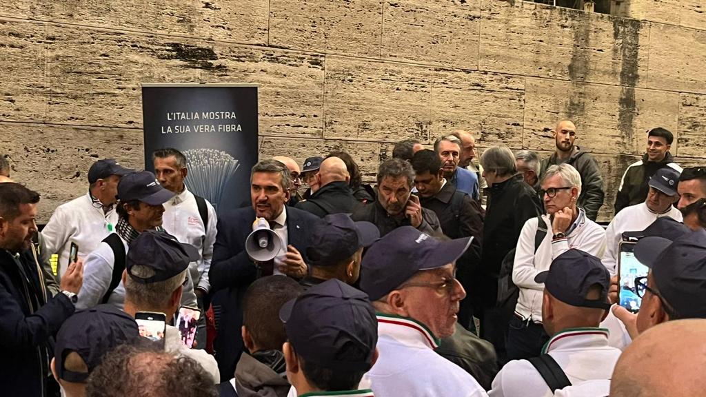 Vertenza Fos, vertice ministeriale per il futuro della Fos di Battipaglia. L’Ugl Chimici in prima linea per tutelare le maestranze Vertenza Fos, vertice ministeriale per il futuro della Fos di Battipaglia. L’Ugl Chimici in prima linea per tutelare le maestranze